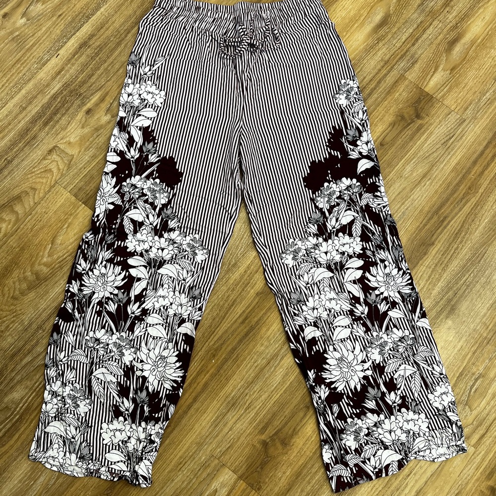 Maroon and white pants.